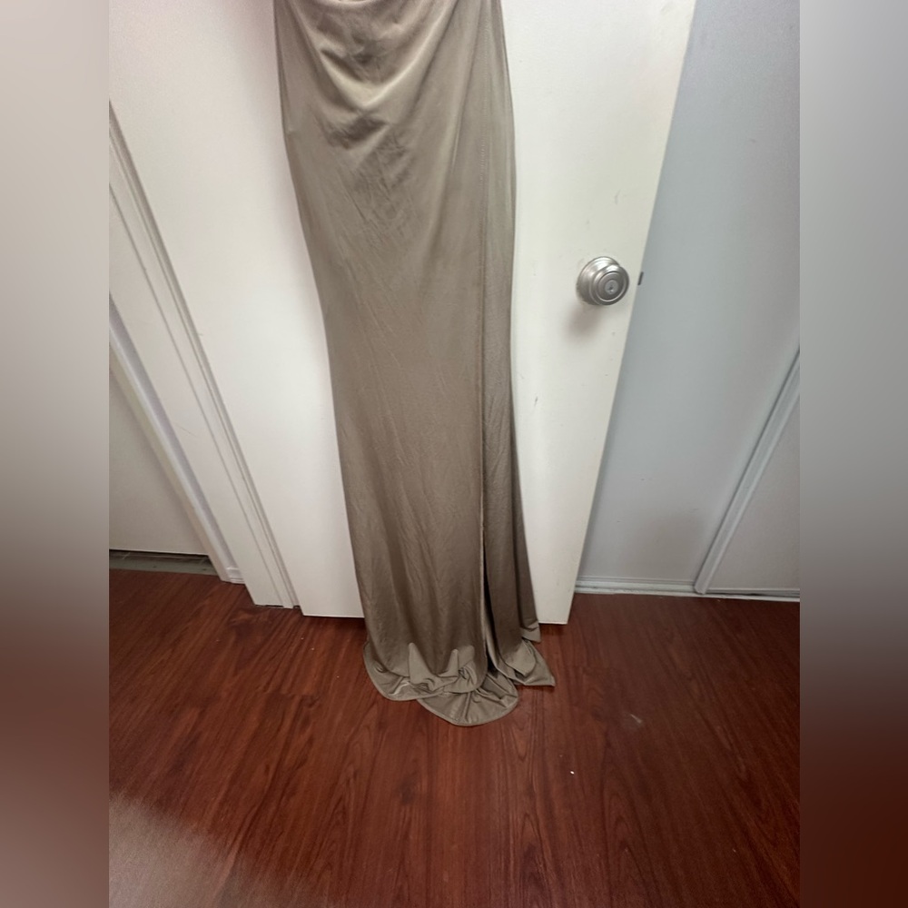 ABYSS BY ABBY Goldish/Champagne Built In Under Layer HiSlit Halter Neck Dress XS - Picture 7 of 16